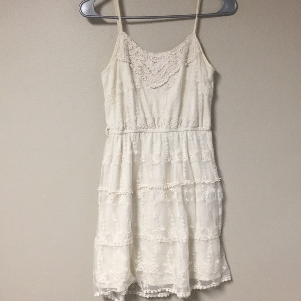 Junior’s Cream Lace Dress EUC